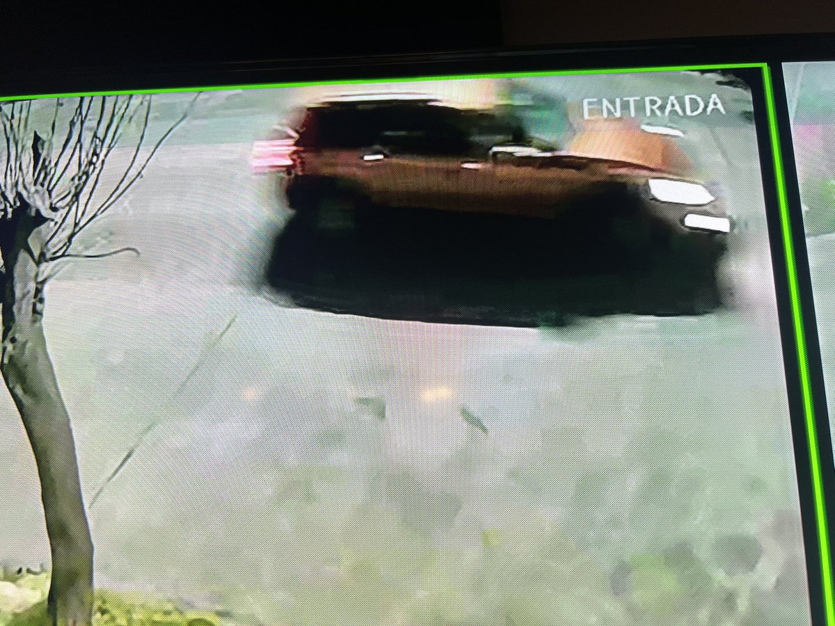 Roccocou's tweet photo. Andan asaltando desde La Florida hacia Puente alto chery Tiggo 2 Naranjo recién a un vecino le quitaron todo y en sosafe indican que en Puente alto igual en San Carlos con Vicuña https://t.co/aI9y3glinA