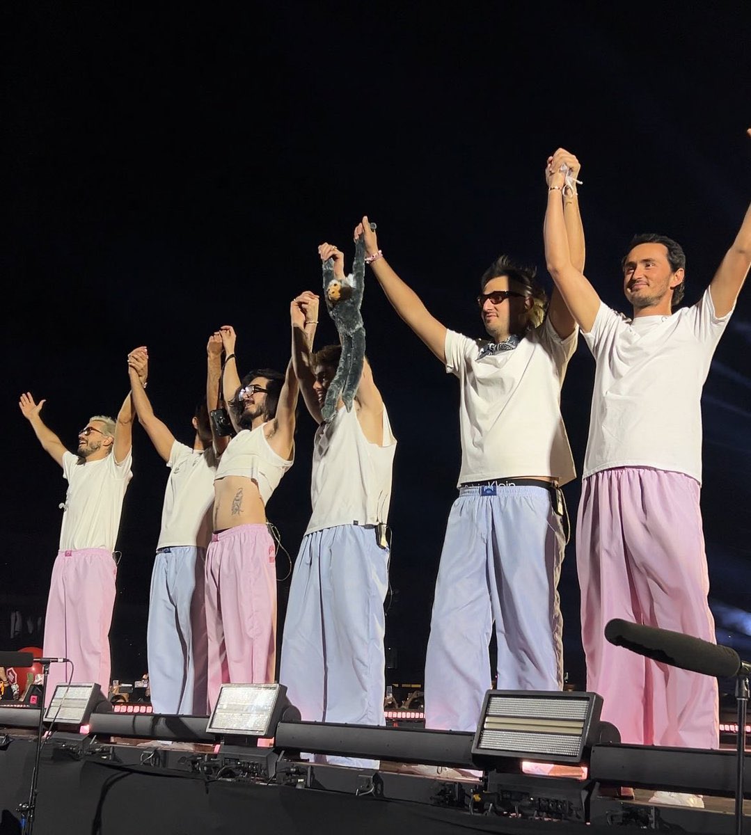 moratnation's tweet photo. ESTE SUEÑO TERMINÓ 

Gracias @MoratBanda por permitirnos vivir este sueño junto a ustedes, por demostrar que los sueños se cumplen cuando se trabajan con el corazón, nunca olvidaremos esta gira tan especial e importante en su vida y carrera.

Los amamos 🥹🤎

#MoratLosEstadios https://t.co/6VYn0lOHBI