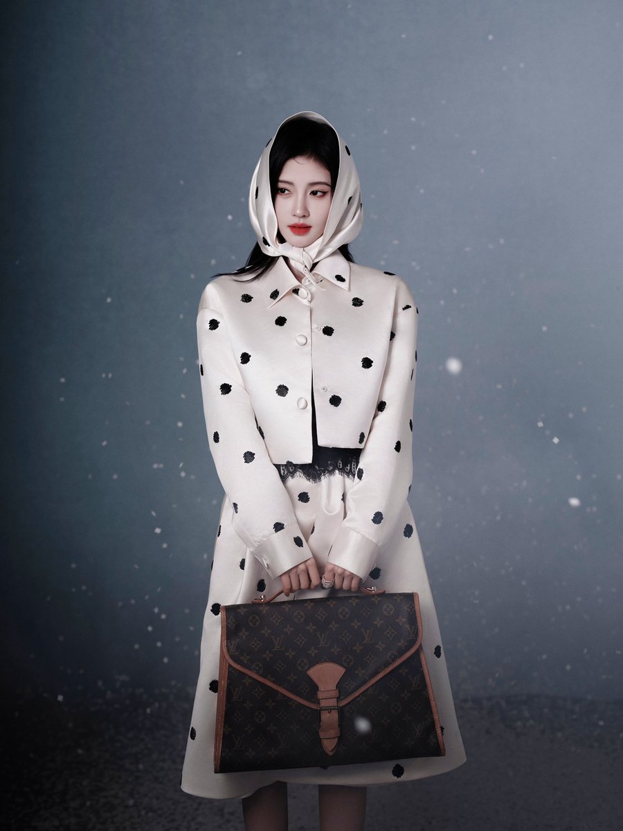 #JuJingyi for Marie Claire China's Power Trip Women's Influence Night 

More - m.weibo.cn/status/5112185…
