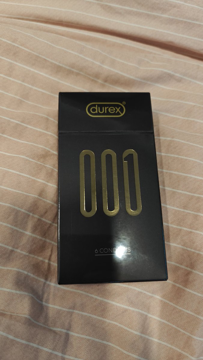 剛加入推特的時候興沖沖的買了一盒24入保險套，經歷了這麼久保險套從24變成40幾個....

但是當初買的好像過期了完好無缺，我決定來一個新年新希望，再買一盒徵求有緣人一起把它用光光😂 https://t.co/UoRkksov0j