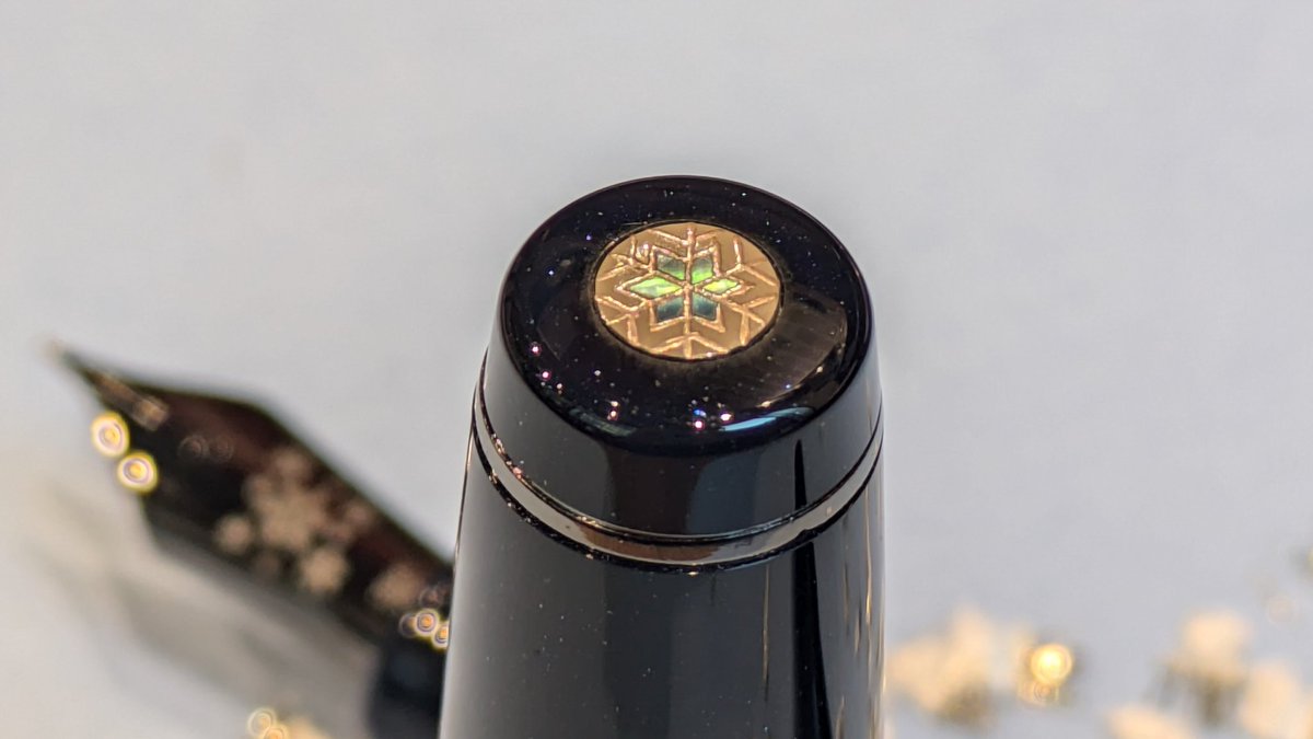 新作の「聖夜」レアロ万年筆の美しさを動画でお届けします! 写真では