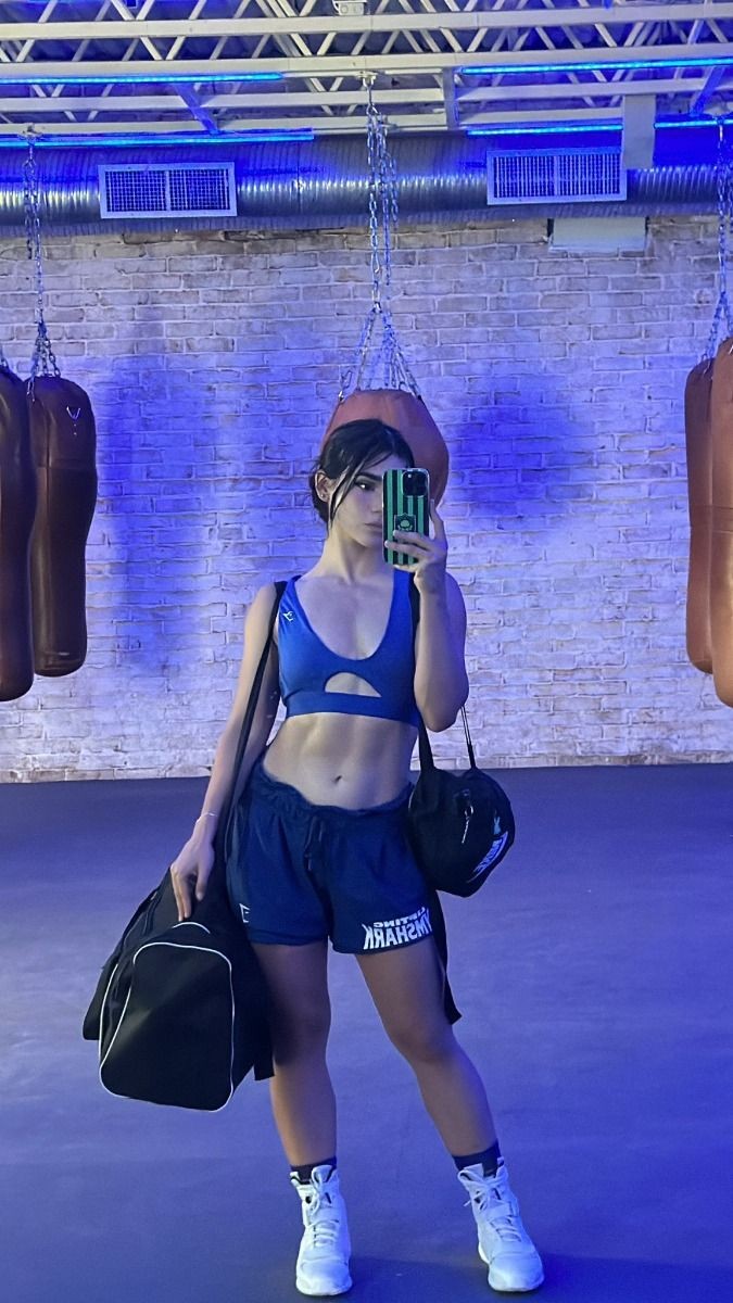 Una novia que me acompañe al gym y después de nuestra rutina hagamos cardio en los baños.... ¡QUIERO! ¡QUIERO! ¡QUIERO!

#sexrol #LewdRP