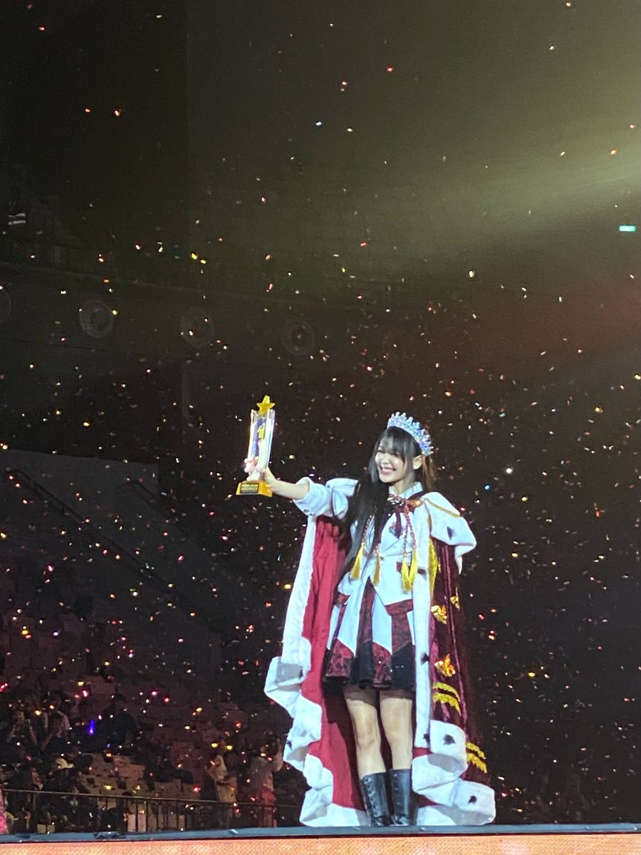 Riiccc__'s tweet image. Congratulations ka mpen @F_FeniJKT48 👑