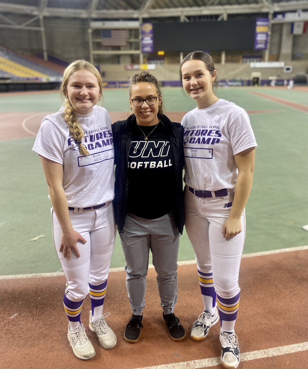 EmSnell4's tweet image. Spent the day in Panther Country &amp;amp; this kid took every opportunity to showcase her skills!!  @aksnell04  
was consistently 61-64 in the circle &amp;amp; went 2-2 at the plate w/a bomb that cleared the fence, hit the wall and bounced back in…for a triple 🤷🏻‍♀️.  Thanks for a great Camp UNI