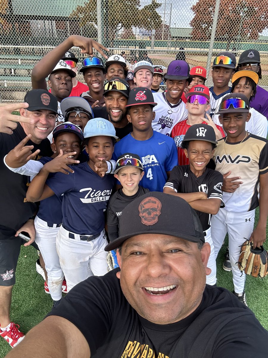 coach_rah's tweet photo. Had a blast coaching at the @GraveyardOF1 Outfielders Camp with @CoachButler42. Great seeing @southntis player, @Adamalva08 who stopped by to help out at the camp as well! https://t.co/9PKrbZTrzq