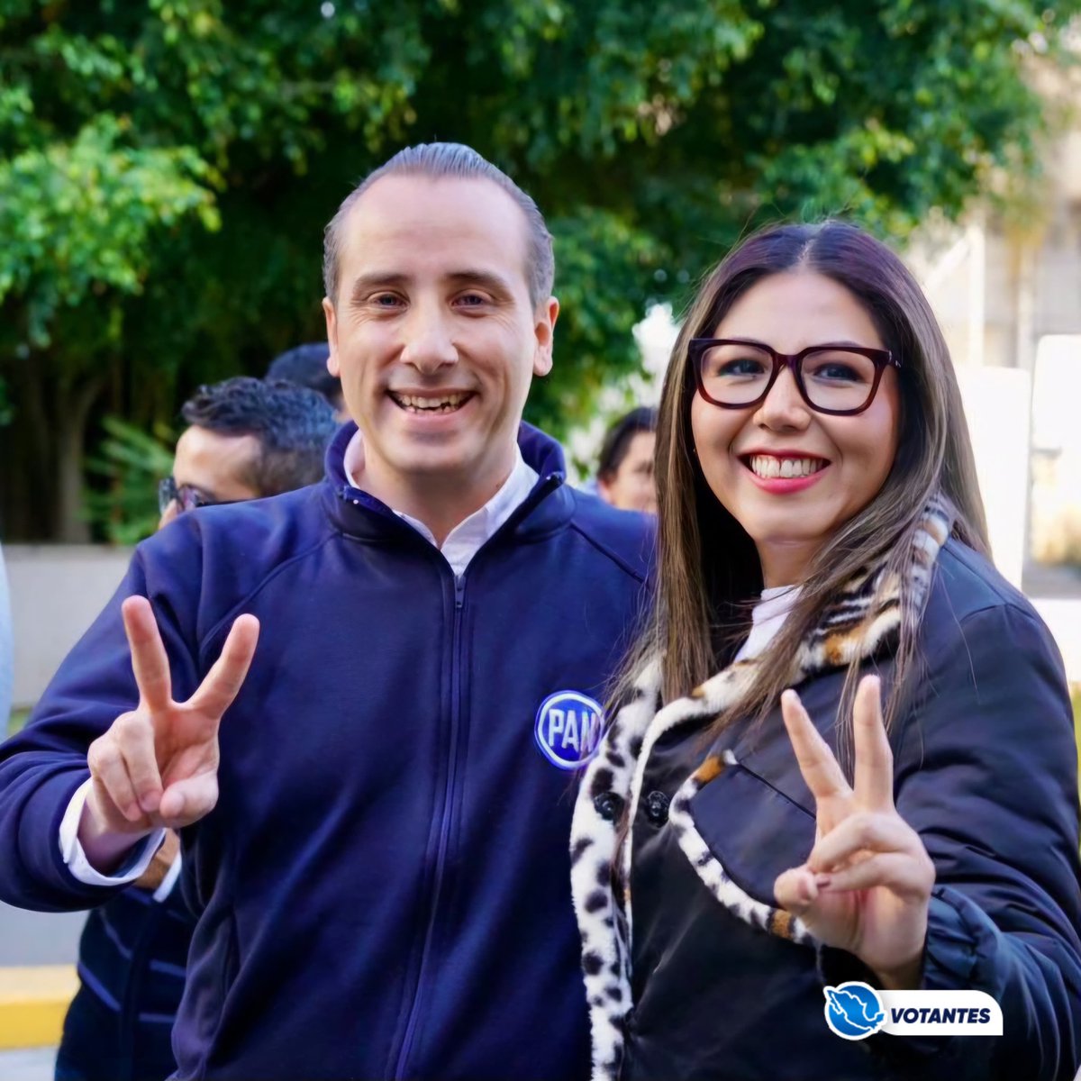 VotantesMx's tweet photo. ¡Mario Riestra [@marioriestra] y Genoveva Huerta [@GenovevaHuerta] han sido oficialmente elegidos como el nuevos dirigente del Partido Acción Nacional [@AccionNacional] en Puebla!

Riestra y Huerta se perfilan como una dupla que fortalecerá la presencia del PAN en la política local; el anuncio ha generado expectativas entre los seguidores del PAN, quienes ven en esta renovación un intento de recapturar la confianza y el apoyo de la ciudadanía. 

La elección de Mario Riestra y Genoveva Huerta para liderar el PAN en Puebla no solo representa un cambio en la cúpula del partido, sino también un compromiso con la innovación y la transparencia.