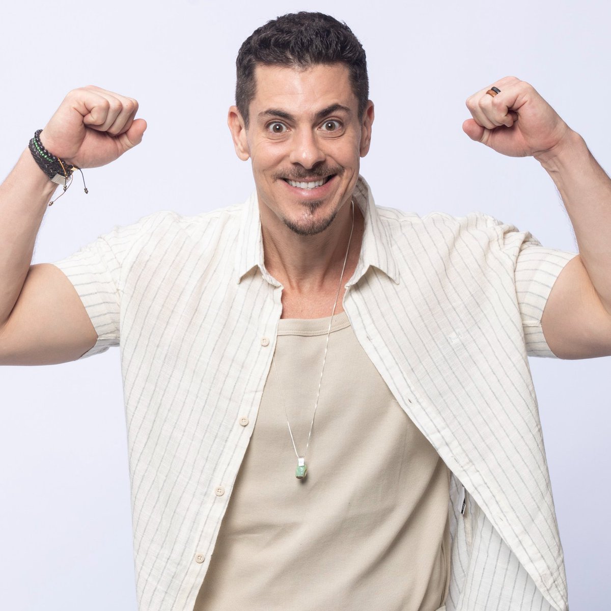 Sacha vai ser o campeão mais sem carisma da história da fazenda! Só vai ganhar porque se fez de vítima até o final! Zero carisma esse cara! Vai ser um dos piores campeões da fazenda! 

#AFazenda #AFazenda16 #EliminaçãoAFazenda