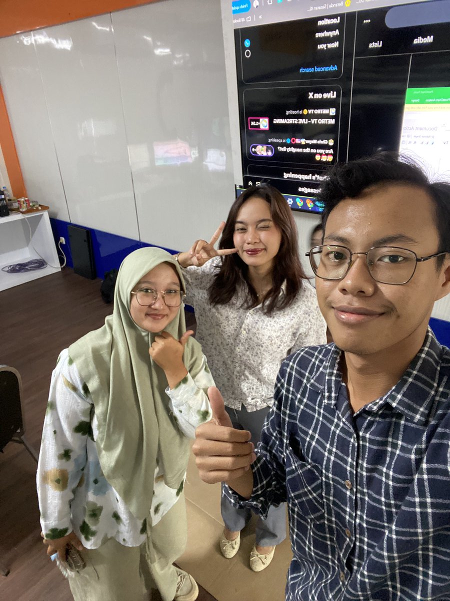 polcanisme's tweet photo. sedang masuk ke lab digital intergrated, didalam banyak sekali komputer yang digunakan untuk mining data #24kmsilkomupnvjt #24kms_d @irwan_dwi_a https://t.co/lRwdVMGWtw