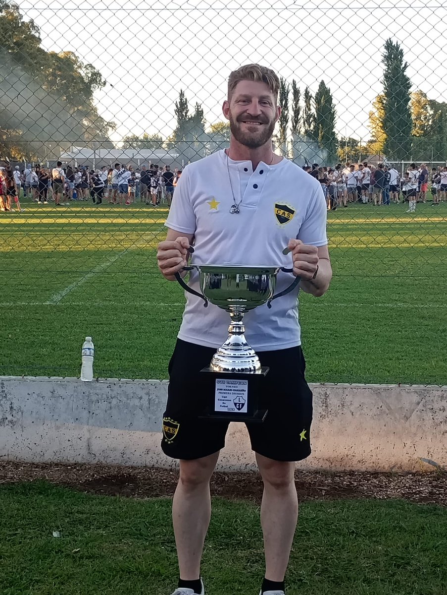 Exe_ruso's tweet photo. Dejarle algo al club para siempre, no fue la de campeón. Logramos un segundo puesto otra vez pero al menos se suma una más a la vitrina.. #Smith #LigaCasarense https://t.co/tGIFXgGi4a