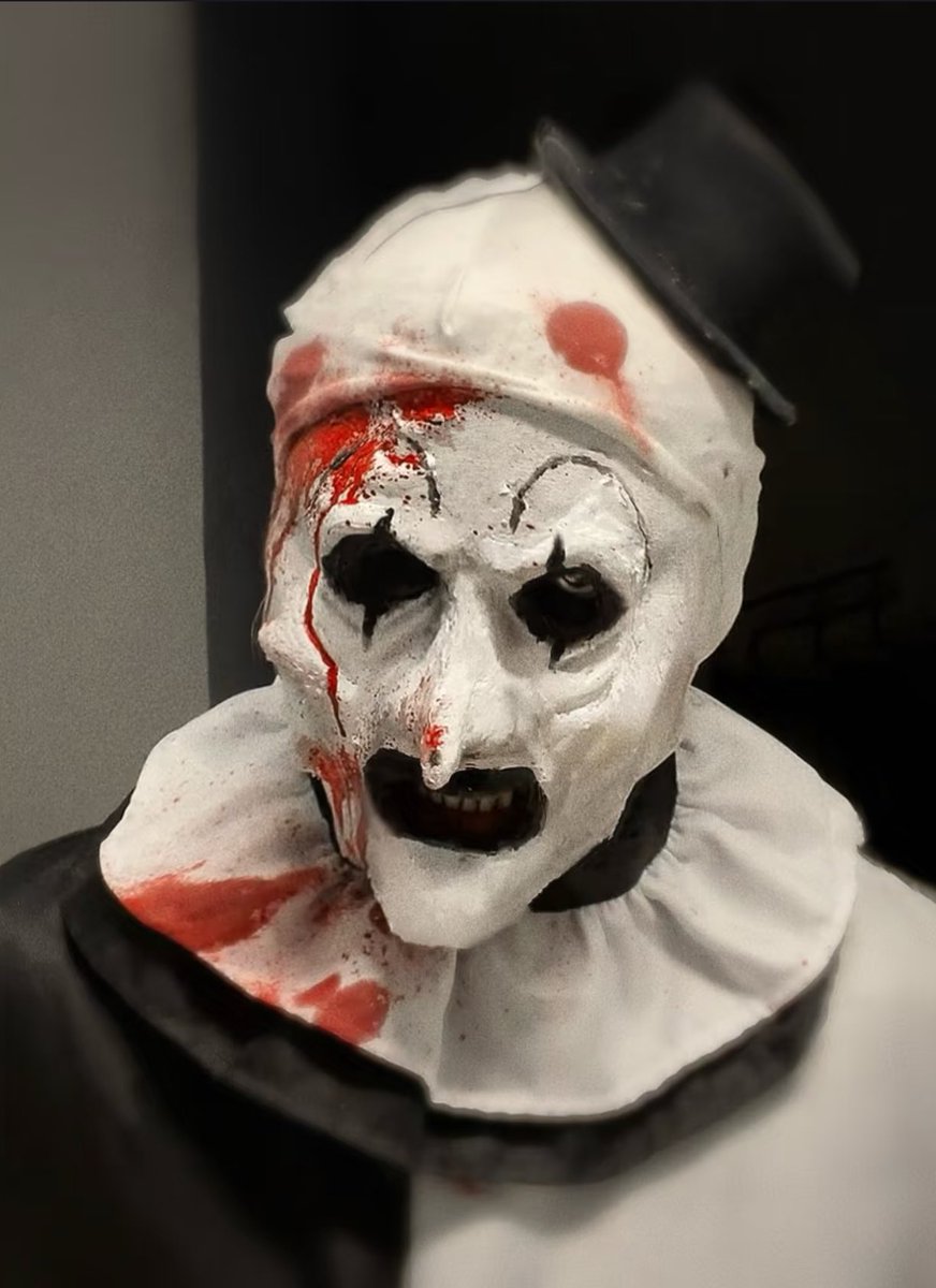 SOOTHSA93563646's tweet photo. #terrifiercosplay
#Terrifier
#arttheclown 

试了新的方法，第一���做这种特效化妆的东西，很有趣，是全新的体验。（脸软软哎很好捏 https://t.co/hDplhaZJEJ
