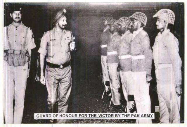 CestMoiz's tweet photo. A Brown Panted Army with tens of thousands of fighting troops surrendered within 13 days, and got the 'honour' of giving a Guard of Honour to their captors!
#VijayDiwas
#PakistanSurrenderDay https://t.co/YZvx8kIE5g