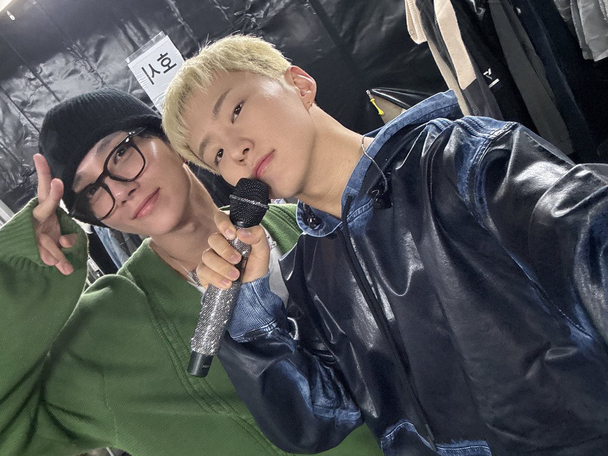 hjszones's tweet photo. hoshi weverse post with joshua! 🦌🐯 #조슈아 https://t.co/1H8HFFYFwe