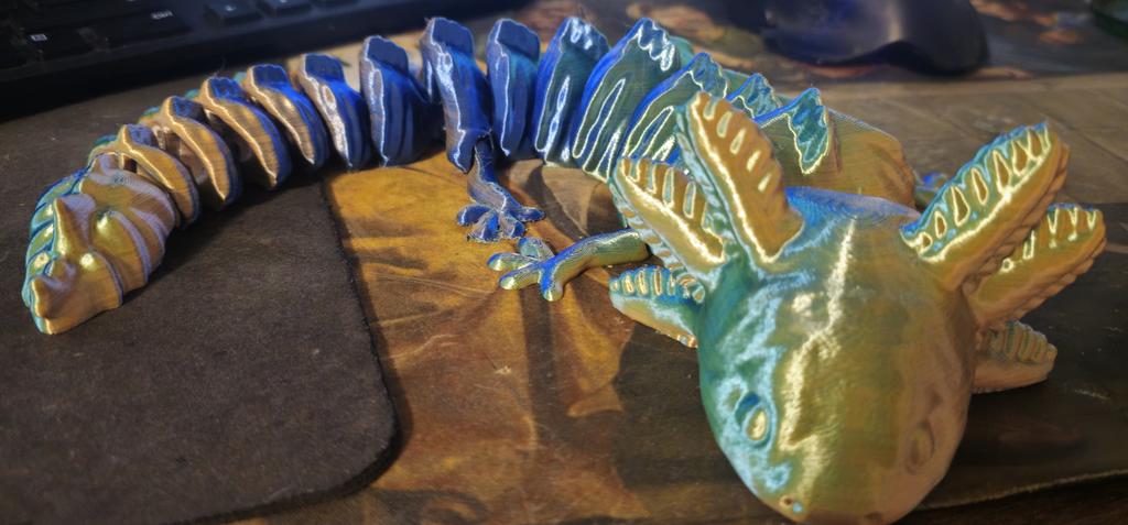 Good evening everyone! How are all my #3Dprinting people doing? I just got done printing this articulated axolotl with our 3-color silk PLA! Anything you guys have been printing?

#maker #makercommunity #makersgonnamake #newyear