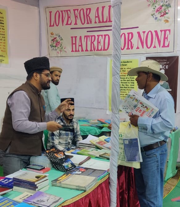 #Ahmadiyya Muslim Community spreading the message of #Peace at #Bhadrak Bookfair, #Odisha.

#BookFair #TrueIslam #IslamAhmadiyya