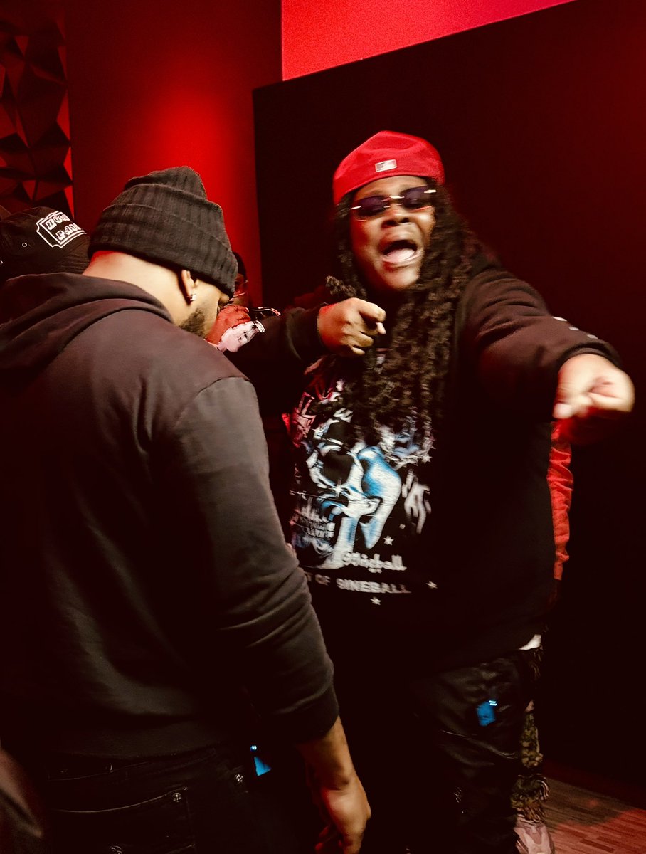 RaeBXNY's tweet image. 😈😈😈

@riqlaflaree vs @BabyJames77 

#WhoDontBelongHere #TheTrenches #GuttaCity