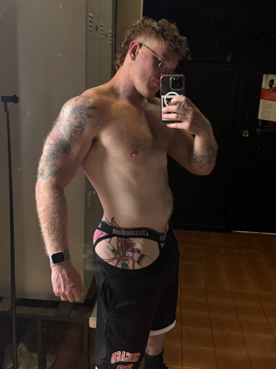 Chest work out done ✅ 
Boy pussy completely wrecked ❌

Help me complete my to-do list 😭