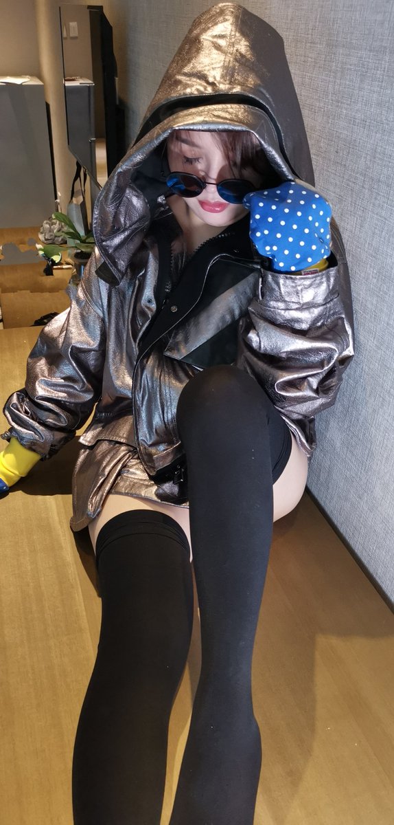 冬天到了……一个人睡真的有点冷
冬天想要被窝里有个暖暖的男人，睡觉都不穿衣服