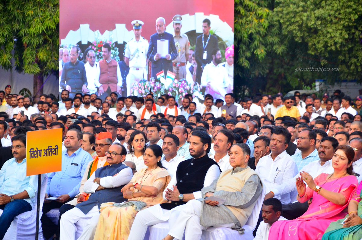 parthajitpawar's tweet photo. नागपूर येथील राजभवन परिसरात महायुती सरकारच्या मंत्रिमंडळाचा शपथविधी सोहळा उत्साहात आणि थाटात पार पडला. यावेळी राज्याचे महामहिम राज्यपाल मा. श्री. सी. पी. राधाकृष्णन, मुख्यमंत्री मा. श्री. देवेंद्रजी फडण���ीस, उपमुख्यमंत्री मा. श्री. अजितदादा पवार, उपमुख्यमंत्री मा. श्री. एकनाथजी शिंदे तसेच महायुतीतील प्रमुख मान्यवर उपस्थित होते. 

या प्रसंगी राष्ट्रवादी काँग्रेस पार्टीच्या आणि महायुतीतील अन्य मित्र पक्षांच्या नवनिर्वाचित मंत्री महोदयांना मंत्रीपदी विराजमान झाल्याबद्दल मनःपूर्वक अभिनंदन केले आणि आगामी कार्यकाळासाठी शुभेच्छा दिल्या.

@CPRGuv @Dev_Fadnavis @AjitPawarSpeaks @mieknathshinde