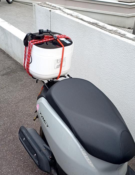 私のリアキャリアは炊飯器です。