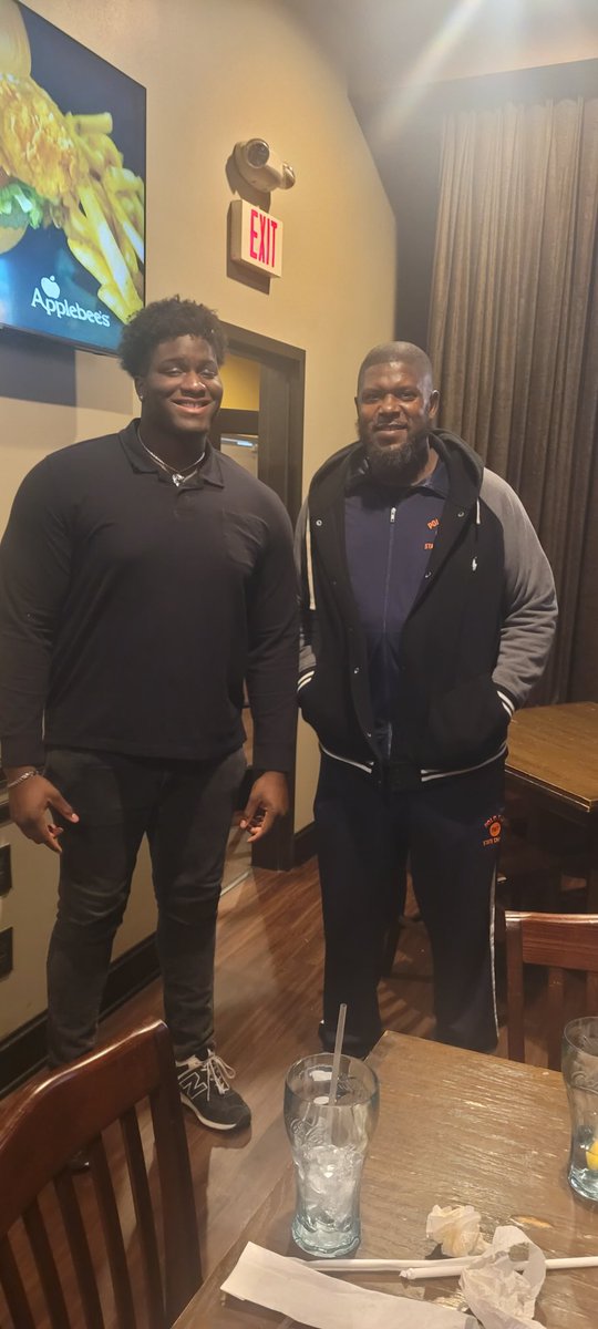 BigWillie7179's tweet photo. @ObadiahObasuyi #WillieAndersonLinemanAcademy #OLineBlock https://t.co/iAgUbNrRwB