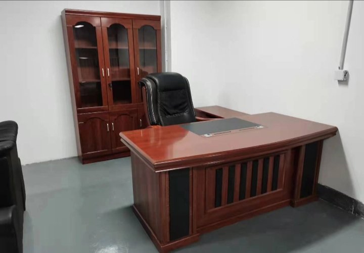 betterlandffe's tweet photo. Upgrade your office with the 1.6M Executive Desk, a sophisticated and practical workstation designed for modern professionals. 
Call or whatsapp 0724 901902 to oder payment after delivery.
#shoponline #desk #officefurniture #furniturestores https://t.co/rLd2AVlOzI