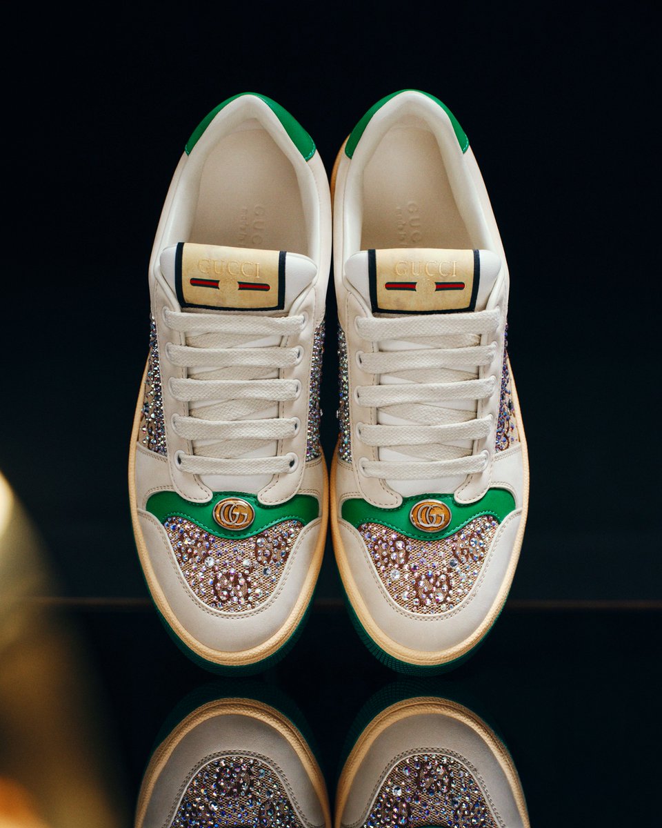 gucci_jp's tweet photo. ウィッシュリスト：きらめきを放つアイテム。
#GucciGift コレクションの〔グッチ シニョリーア〕スリングバックパンプスと〔スクリーナー〕スニーカー。 https://t.co/j1jPlyVXOa 
#GucciSignoria https://t.co/fdoY0P0jLc