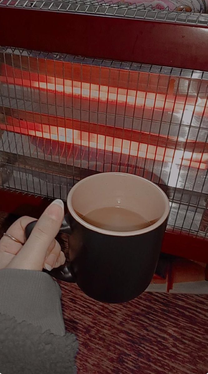 لا غيّب الله عنا الدفء من منازلنا ، وأدام
 الله شعُور الألفة بكل زاوية من زواياه

#صباح البرد🥶