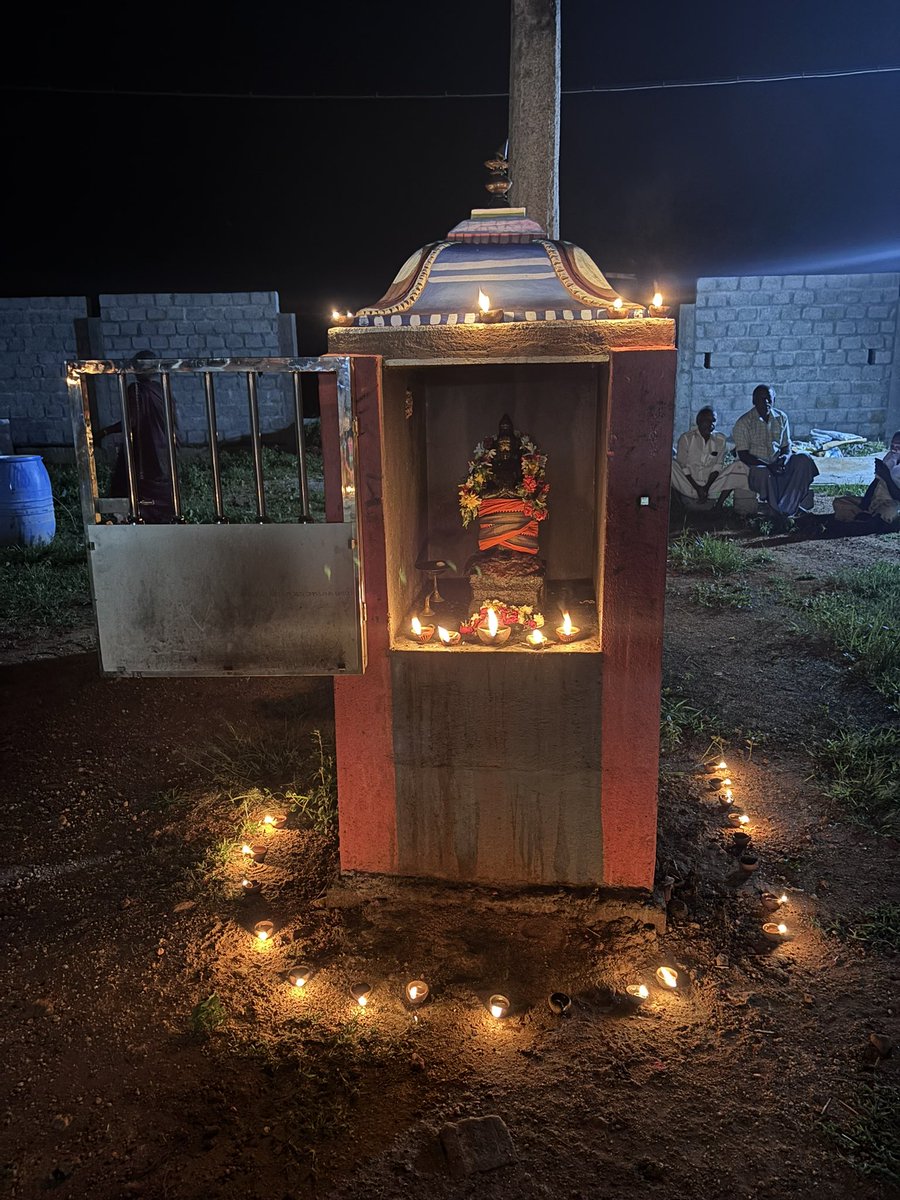 Balaji_srgm's tweet photo. Karthigai 2024

Gopalakrishna swamy temple, Cholanganallur village, Trichy district 

Sahasra Deepam &amp; Sokapanai🙏 https://t.co/ce5de0XRHQ