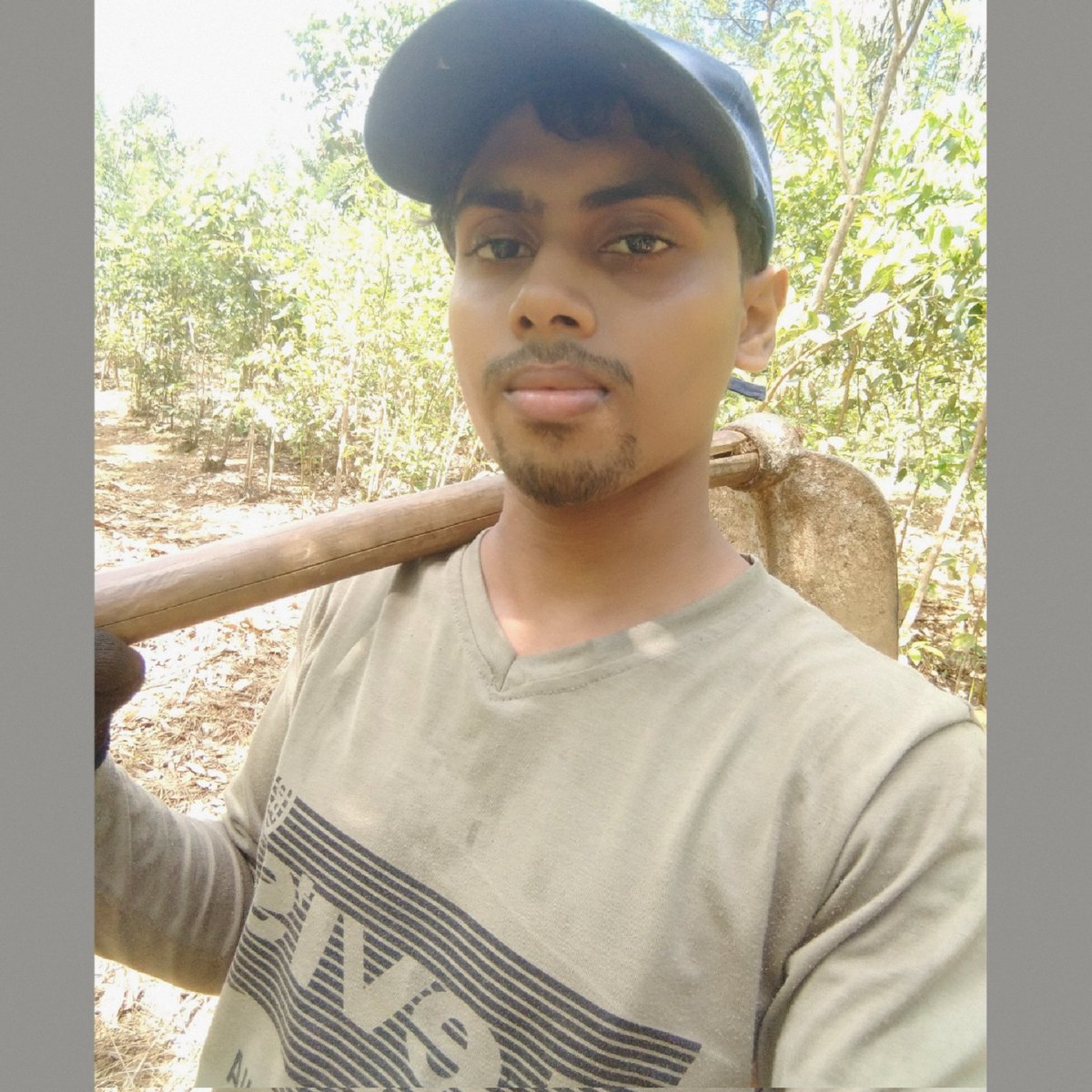 මඩොල් දුව කියවලා,,, ගැම්මට අනුන්ගෙ ඉඩම් වල වගා කරන්න යන මම 😎😎