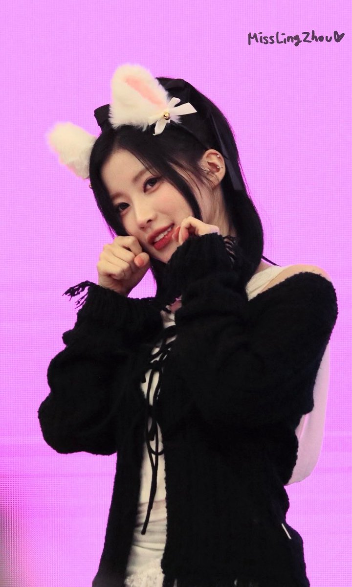 MissLingZhou's tweet photo. 241214 
SHANGHAI FANSIGN

かわいいASA

#BABYMONSTER #베이비몬스터
#아사 #ASA #榎並杏紗 #ENAMIASA https://t.co/zQSsTzxldh