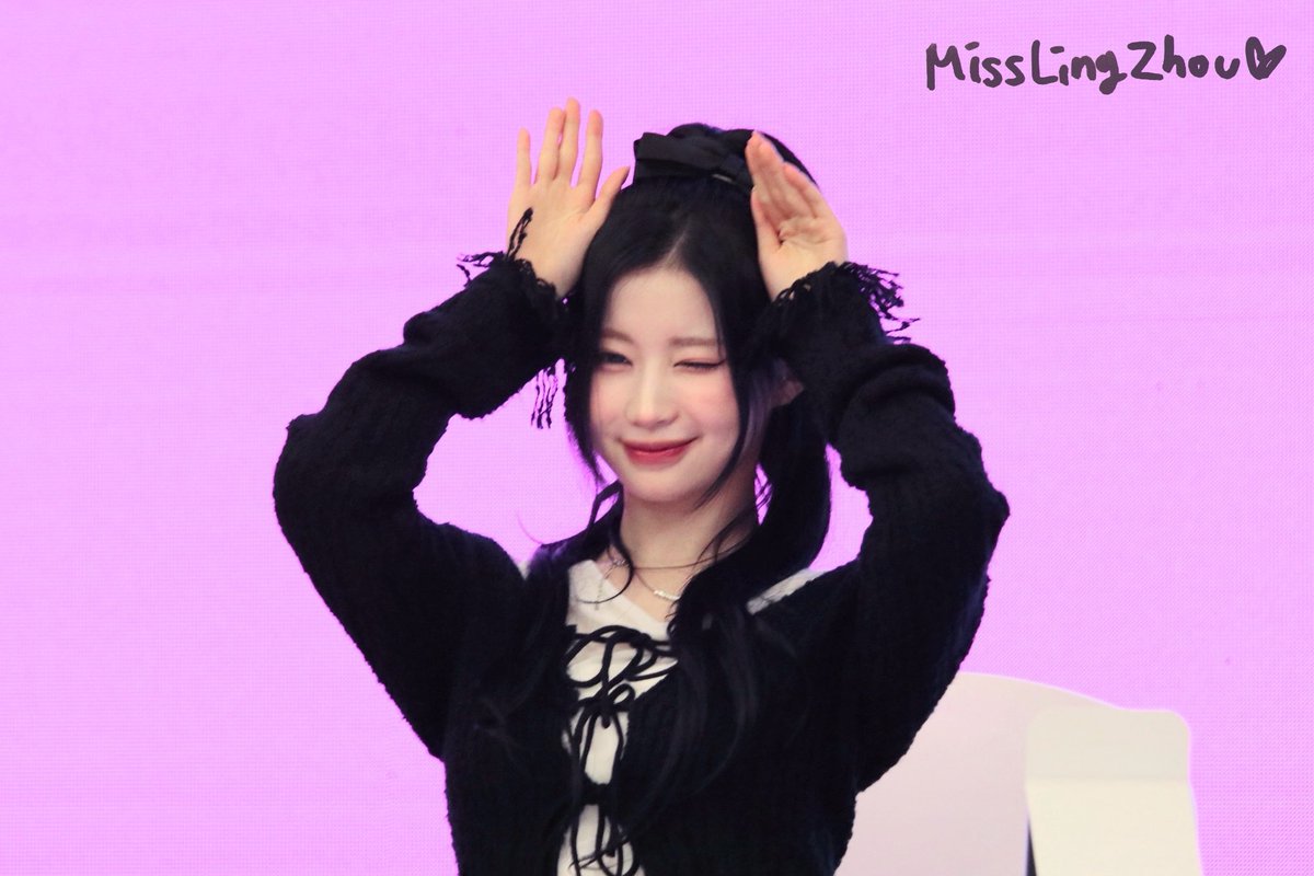 MissLingZhou's tweet photo. 241214 
SHANGHAI FANSIGN

かわいいASA

#BABYMONSTER #베이비몬스터
#아사 #ASA #榎並杏紗 #ENAMIASA https://t.co/zQSsTzxldh