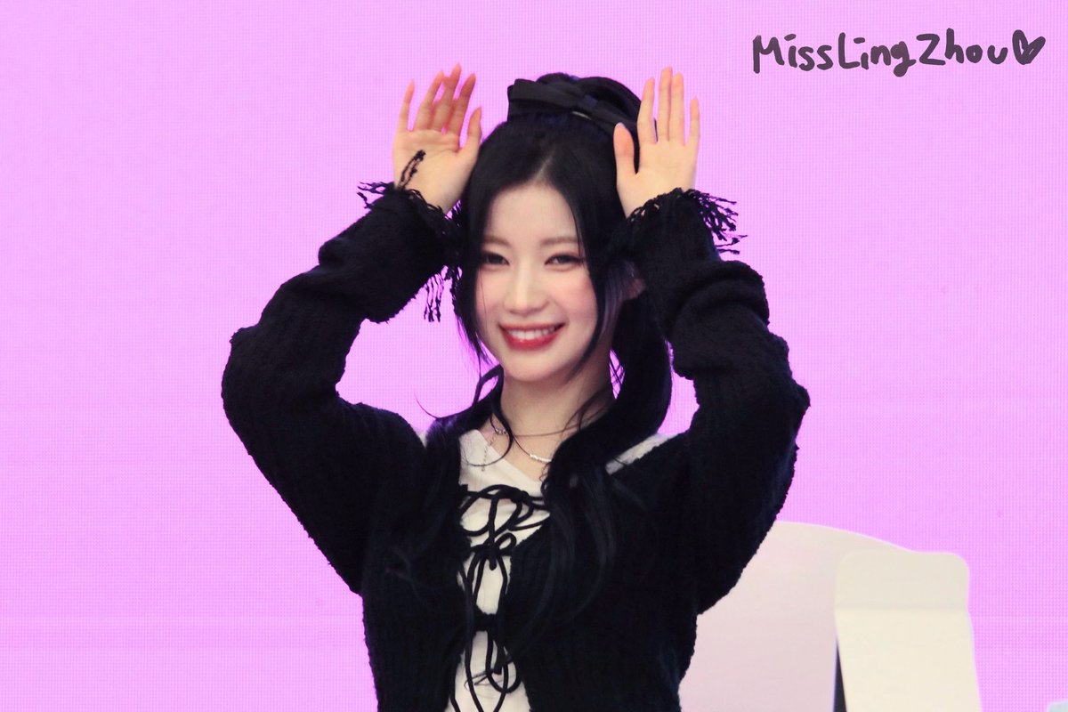 MissLingZhou's tweet photo. 241214 
SHANGHAI FANSIGN

かわいいASA

#BABYMONSTER #베이비몬스터
#아사 #ASA #榎並杏紗 #ENAMIASA https://t.co/zQSsTzxldh