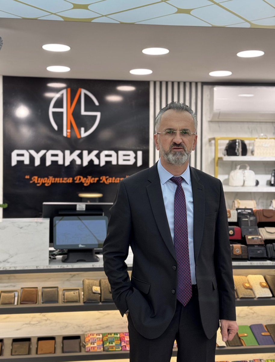 Euzu bi kelimâtillâhi't-tâmmeti min kulli şeytanin ve hammetin ve min külli aynin lammeh.

Her türlü şeytandan,zararlı şeylerden ve kem gözlerden bütün kelimelerin yüzü hürmetine Allah'a sığınırım.

Cümleten haftalar, bol bereketli işler diliyorum…🫶