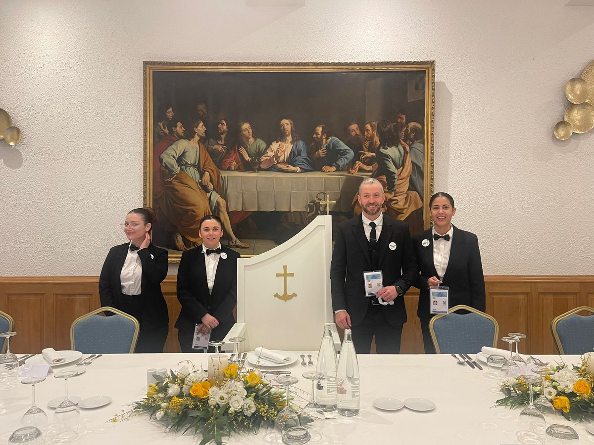Une journée merveilleuse 🕊️

Pour la Corse , de la fraternité , de l’amour avec ma confrérie mais mon plus grand bonheur est là ces 4 grands sourires 😀

Notre formateur Laurent Poggi et trois stagiaires de l’ AFPA Corse ont eu l’honneur de servir sa sainteté 🥹😎

🫶🏻
Forza Afpa