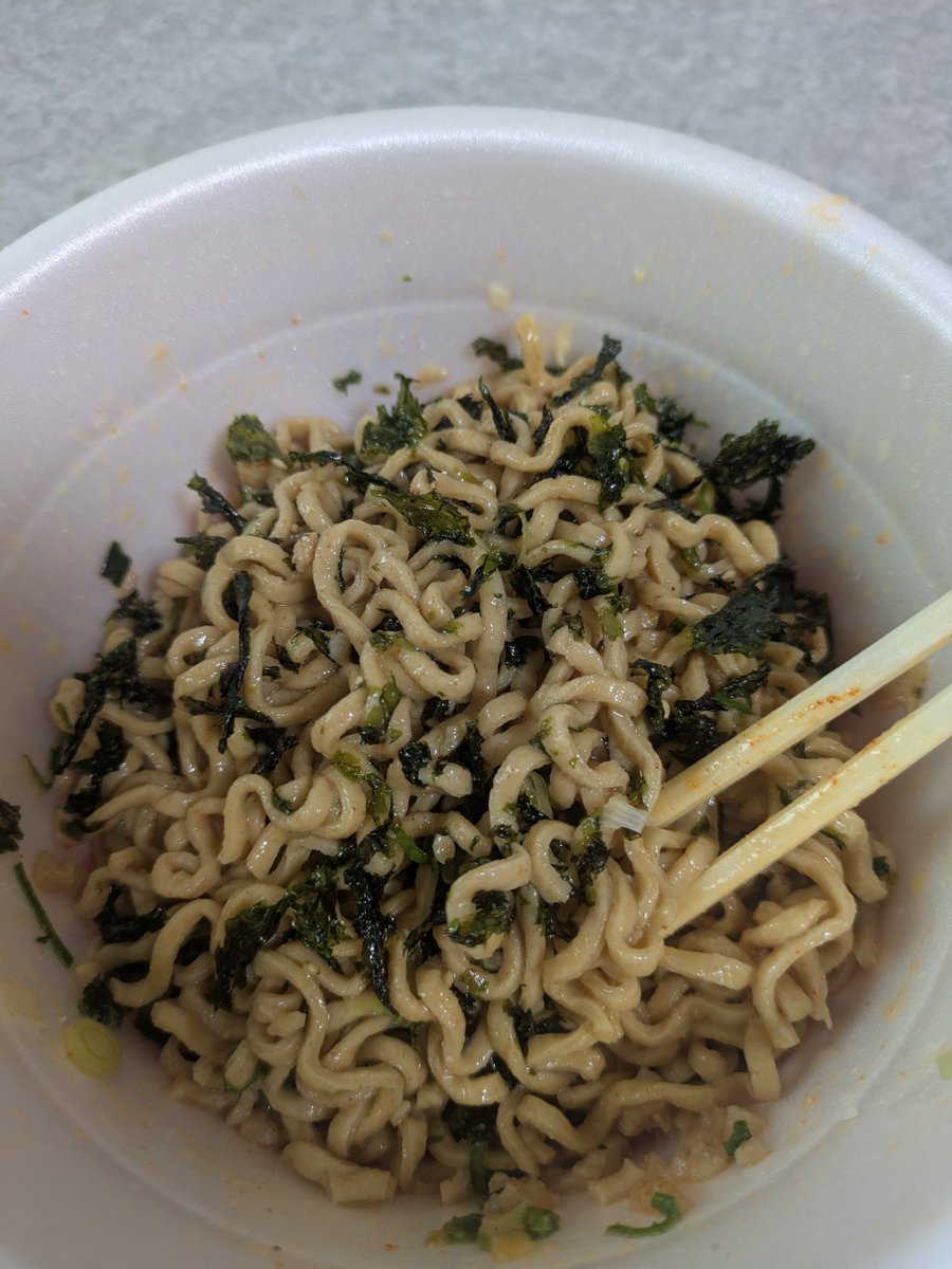 homaretomo's tweet photo. ベースフードの旨辛まぜそば
試しに卵、韓国海苔、ねぎ、にんにく(チューブのやつ)、ごま油をトッピングしてみたら美味しかったです☺️
#BASEPASTA
#BASEFOOD https://t.co/y5hlS53Ds8
