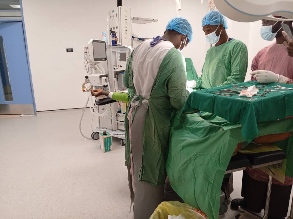 officsmaid_intl's tweet photo. The SMAid International team is incredibly grateful to the dedicated surgical team at Tain District Hospital in the Bono Region of Ghana, led by Dr. Philip Taah Amoako, for their hard work and professionalism.  

#SMAidInternational #FundacionAnesvad https://t.co/ArFjvBVK1n