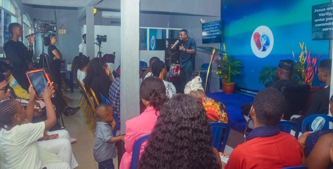 AnointedPreston's tweet photo. Ingthering/Thanksgiving service at PLBC Asaba was an amazing time in God's presence. We were ministered to by the Spirit in a powerful way. Thank you Jesus. We were massively blessed. Glory!!!
#Ingathering
#ThanksgivingService
#PLBC https://t.co/e8MRaQKLKX