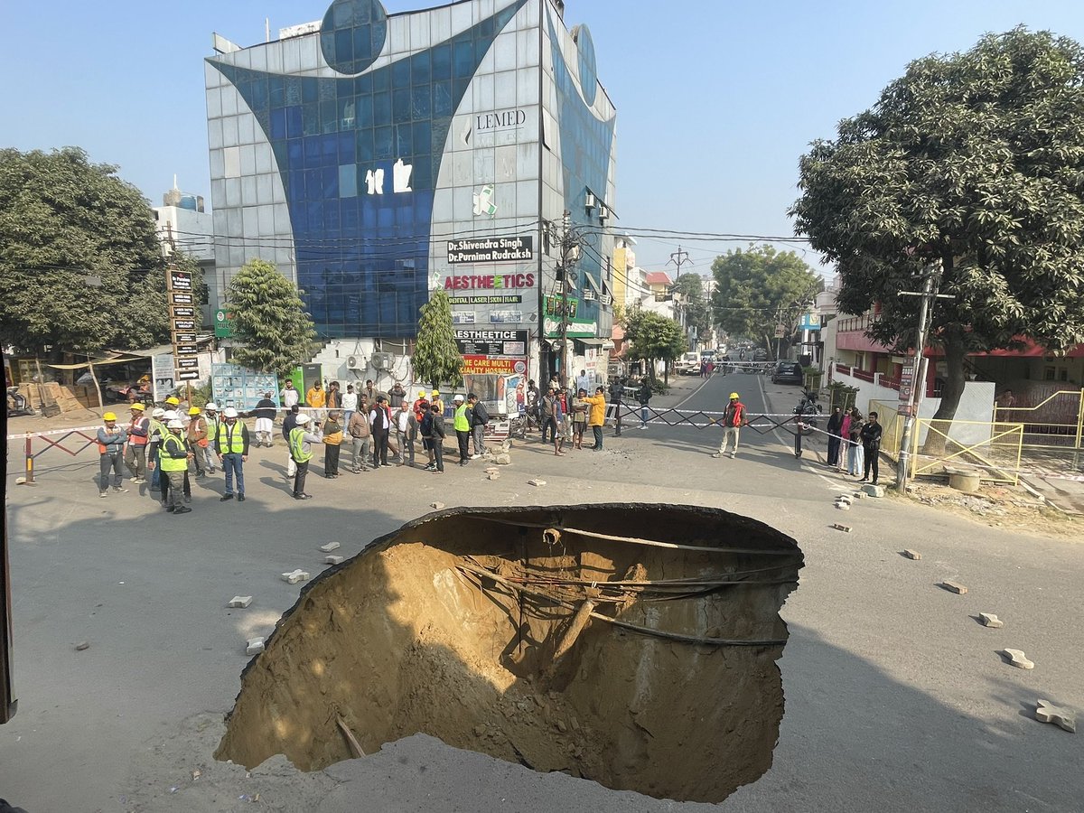 विकास नगर के विकास में एक बार फिर हुआ गड्ढा