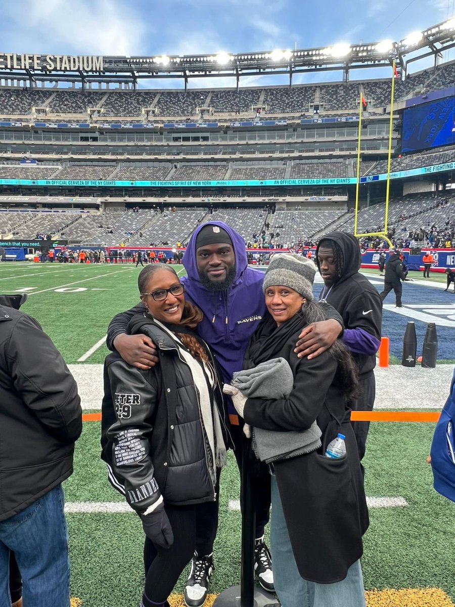 Ngoreta2's tweet photo. Rhonda from University of Michigan and Kecia from his high school,Blair Academy💜💜 @DavidOjabo, a loyal friend. https://t.co/Z2mYt7buJC