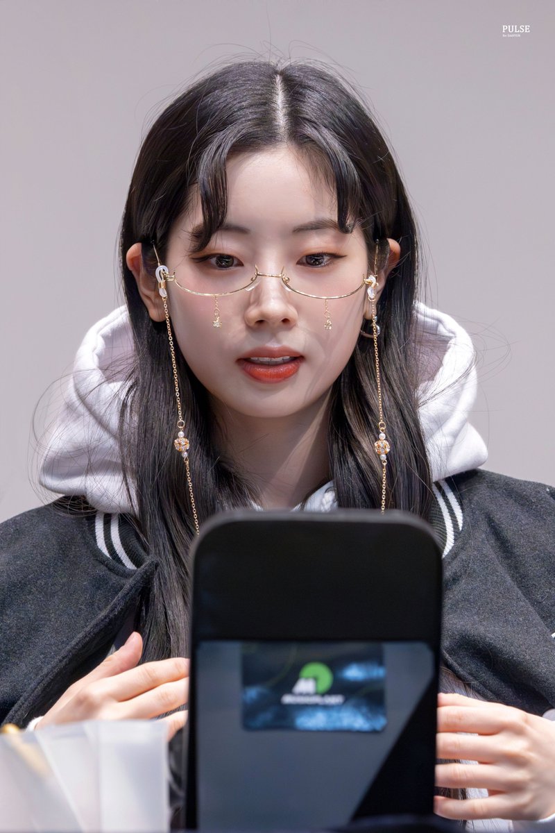 PULSE_KDH's tweet photo. 241214

👓

#다현 #DAHYUN 
#트와이스 #TWICE https://t.co/hjyVKkDNXn