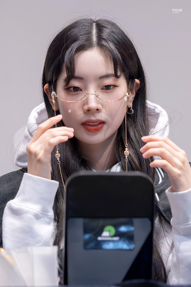 PULSE_KDH's tweet photo. 241214

👓

#다현 #DAHYUN 
#트와이스 #TWICE https://t.co/hjyVKkDNXn
