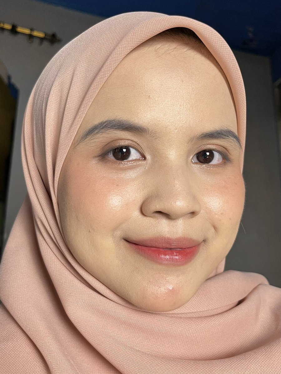 amndalune's tweet photo. MAKIN JATUH CINTA SAMA WARDAH COLORFIT CUSHION!!!

Sejauh ini, cushion ini doang yang dari pagi sampai malam tetep bagus., gak abu-abu di kulit aku 😭✌🏻

Mau naik motor juga bener-bener aman. https://t.co/qhExKeDP9f