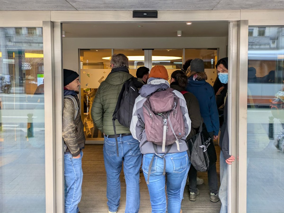 Vendredi dernier, après le rassemblement en front commun syndical contre les mesures antisociales annoncées par la future Arizona, "Commune Colère" - avec la CNE - a rendu une visite surprise au siège de la <a href="/VBOFEB/">VBO FEB</a> pour dénoncer le bain de sang qui attend les travailleurs.