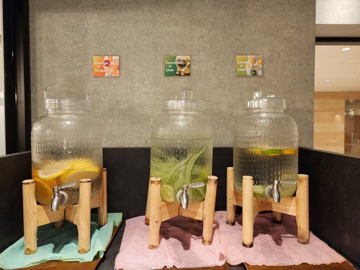 healthyboy_ai's tweet photo. ヘルスケアミール公式です。

お気づきでしょうか。
実はデトックスウォーターの容器が新しくなっていたんです。

#HealthcareMeal
#大崎ランチ

←新　旧→ https://t.co/oF6VEwsHWf