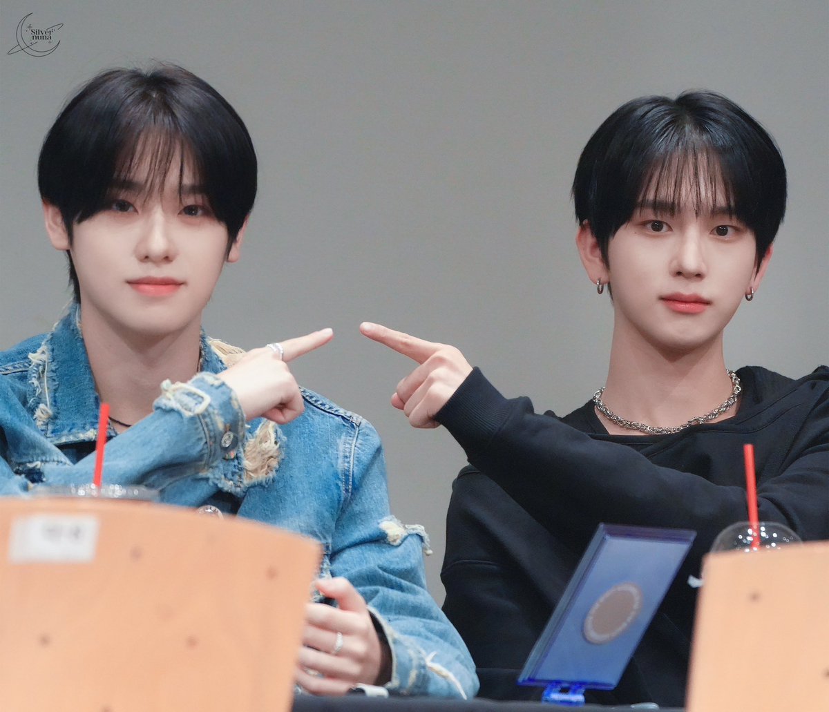 Silver_nuna's tweet photo. 241206 후즈팬

🐯🐱정복즈👉🤍👈

#이펙스 #EPEX #금동현 #KEUM #백승 #BEAKSEUNG https://t.co/LrsWmQ2d9a
