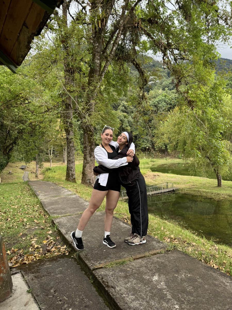 gpdarias's tweet photo. Traerme a mi amiga chilena de visita a Venezuela es lo mejor que me ha pasado este año https://t.co/YPKUagzXeH