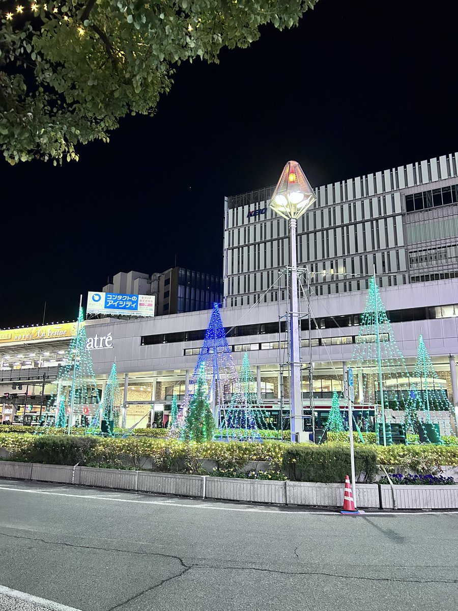 ataleofwinter's tweet photo. 本日16日から20日までは18:25〜🎬
明日17日はバンクーバー映画祭、ロッテルダム映画祭グランプリ、TOKYO FILMeX 2020審査員特別賞受賞の鬼才・池田暁さんをお迎えし、独自の視点から冬物語を語っていただきます
今夜もアップリンク吉祥寺でお待ちしております🎄

#池田暁　#アップリンク吉祥寺 https://t.co/cJsq37efid
