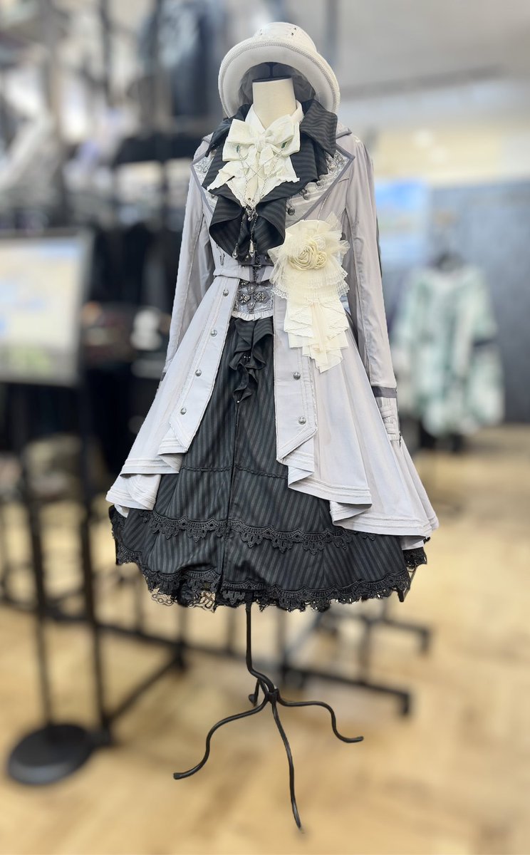 ozz_shibuya's tweet photo. こんにちは🐶

#Oneste × #DarkWizard シリーズ🥀

📍コサージュハット
📍ロングジャケット
📍コルセット
📍フリルカーディガン

#MAGNETbySHIBUYA
#SHIBUYA109 
両店舗にて入荷しております‼️
ぜひ店頭にてご覧下さいませ✨✨

#ozzon #ozzonjapan https://t.co/wGT2ETLASN
