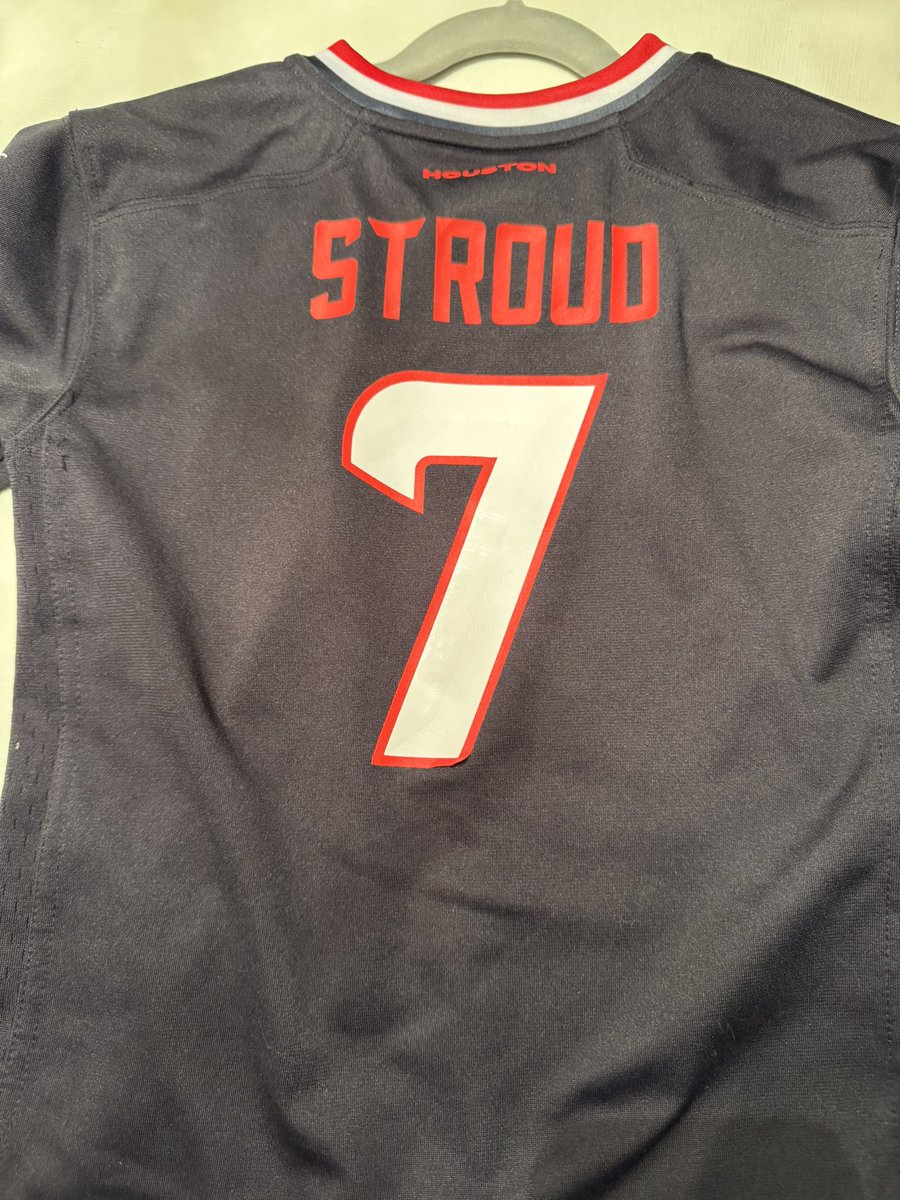LQ1025's tweet photo. @FanaticsSupport @Fanatics @Nike @NFL This shouldn’t happen to a $100 kids jersey after 3 washes and hang drying (no dryer). https://t.co/Abi2tUaVsJ