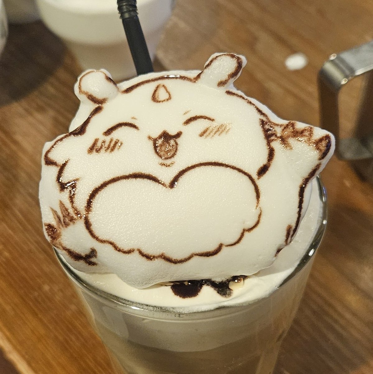 george_10g's tweet photo. 本日の暇カプチーノ、『あのこ』。
#ちいかわ_ラテ https://t.co/LjXmxt1IdA